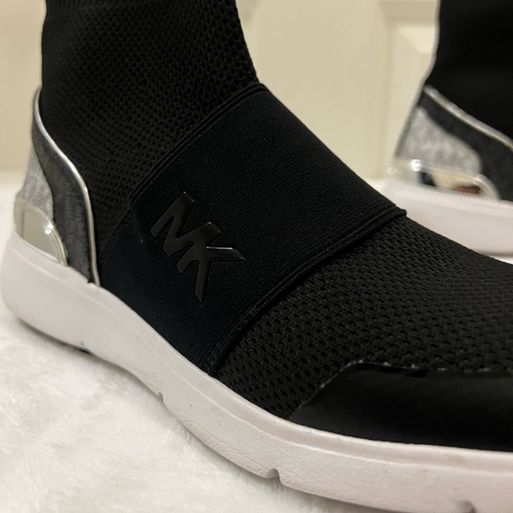 Michael Kors Sterling Bootie, Size 7, Black/Silver - Picture 14 of 15